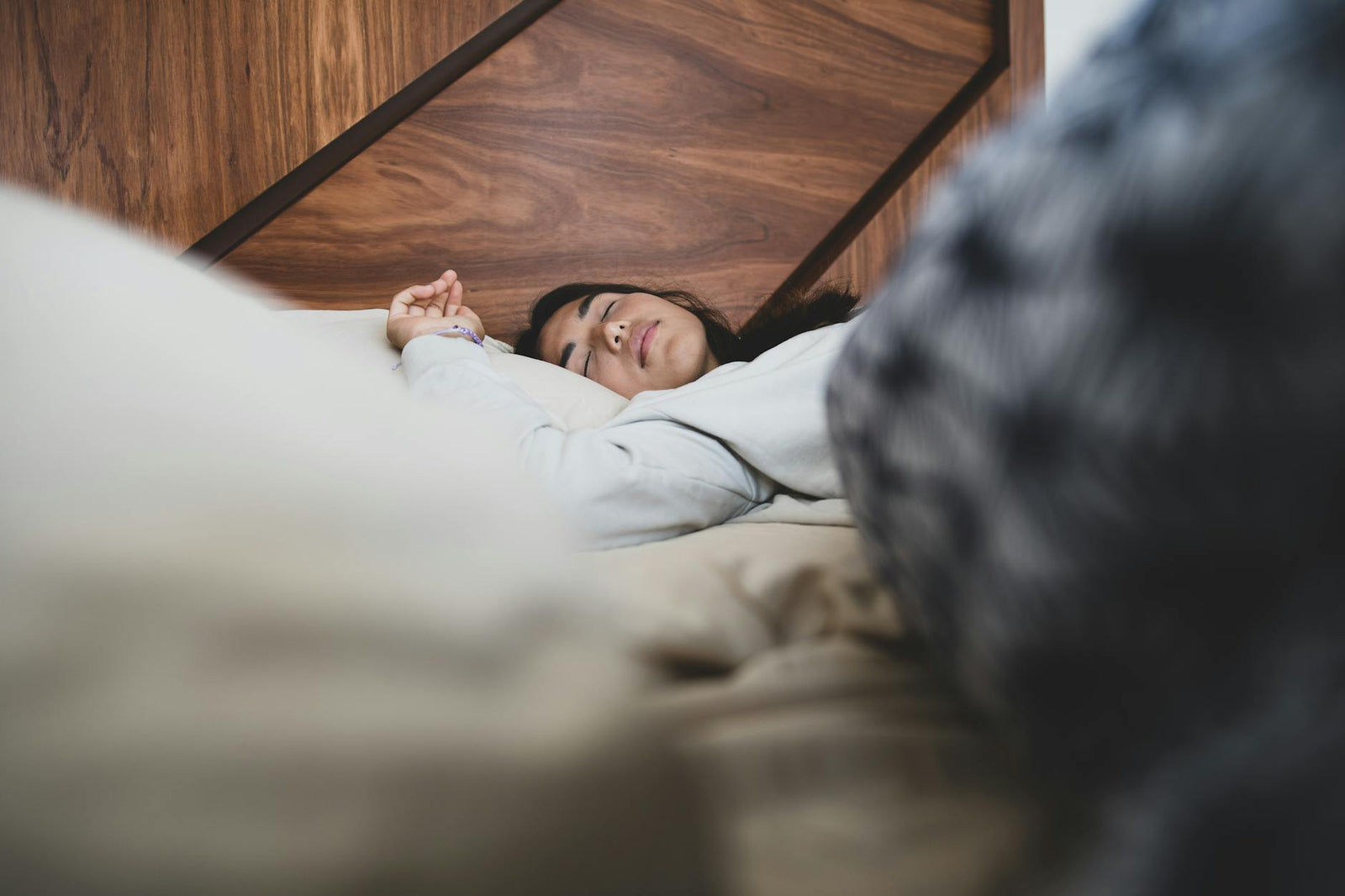 What Is Glycine and Why It Helps Sleep and Skin After 40